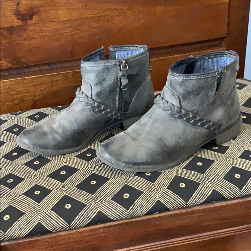 Roxy gray booties